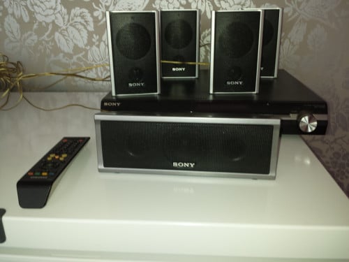 Sony DVD-Home system.DAV-DZ260 inclusief 6 Boxen+afstandbediening