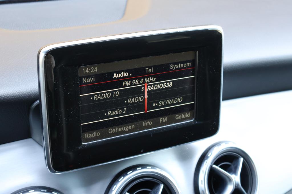 Mercedes-Benz Gla-klasse 200 ambition amg 157 pk i automaat i stoelverwarmi