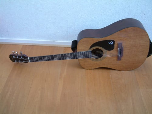 Epiphone western gitaar 1997  goede klank  incl draagriem