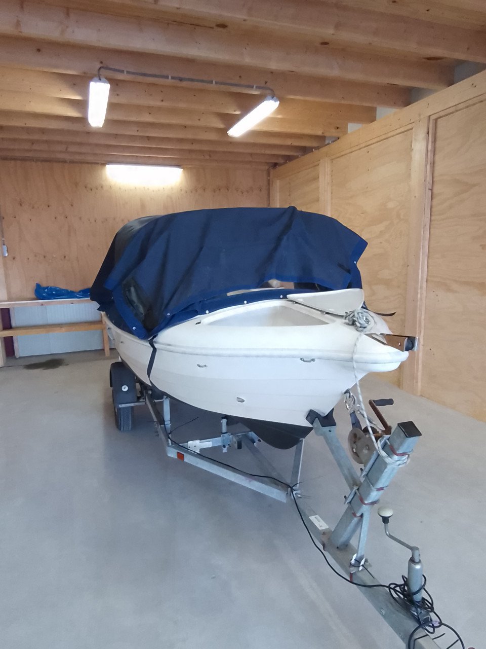 Toer visboot 25 pk elek abrio kap trailer