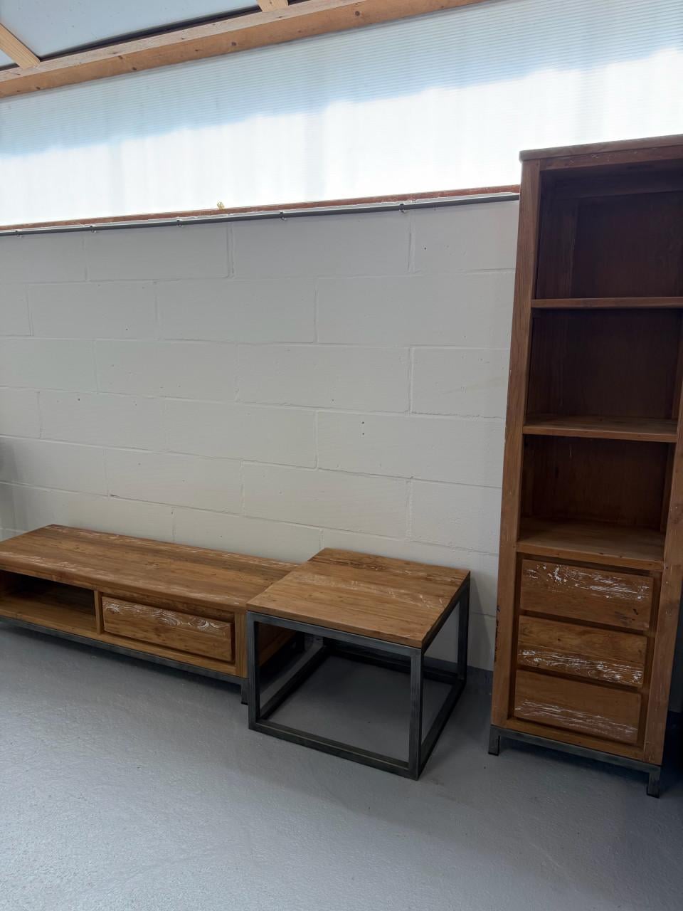 Tv-meubel / dressoir – hout met stalen onderstel