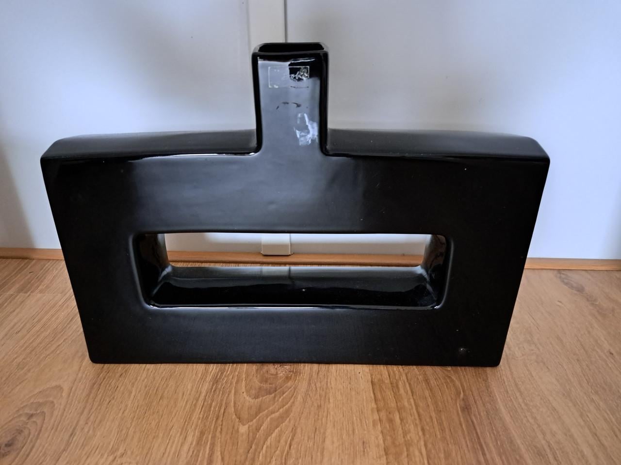 Mooie zwarte siervazen van het merk BOB.