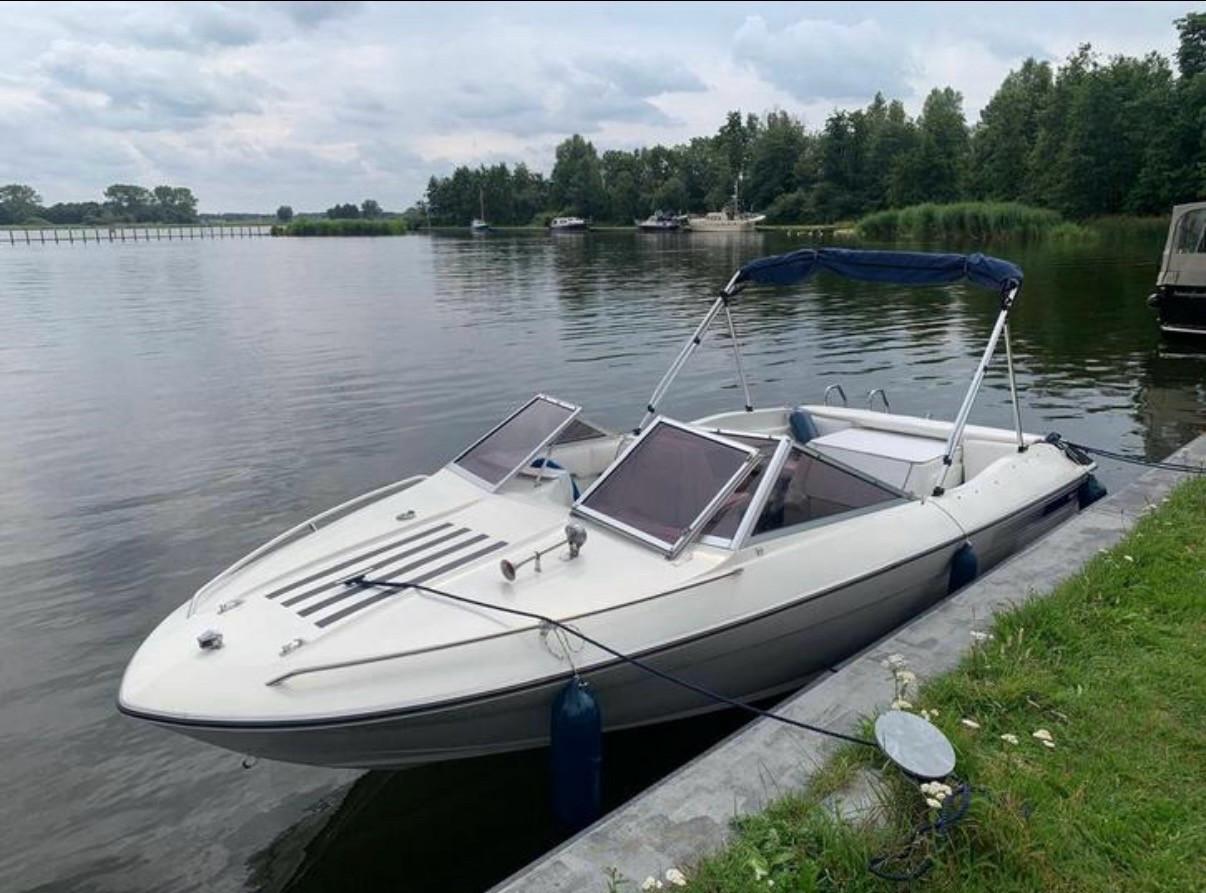 Reinell Speedboot (235PK inboard)