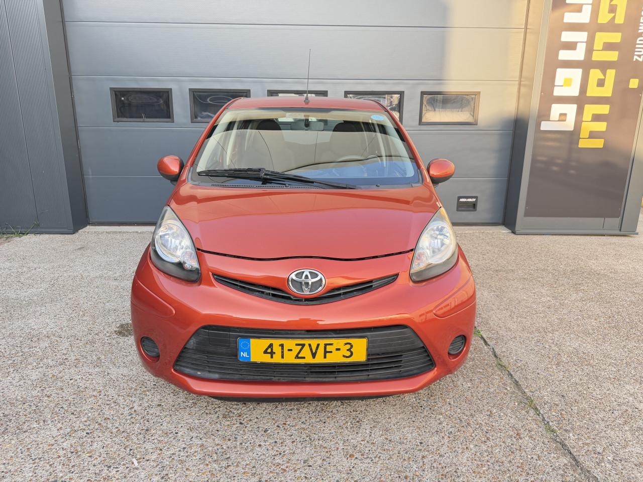 Toyota Aygo 1.0 12V Vvt-i 5DRS 2013 Dynamic Orange Airco Apk