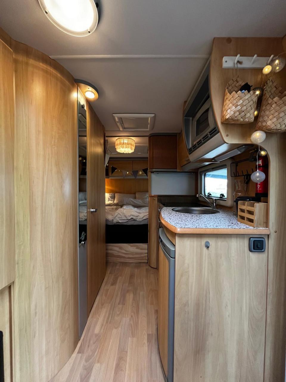 Zeer complete Sterling Eccles Jade caravan uit 2007 met mover en voortent