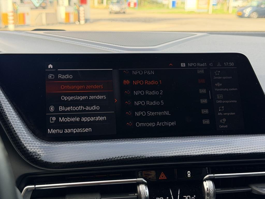 BMW 1 Serie 118i m-sport | carplay | parkeer sensoren | dab | cruise contro