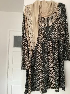 Nieuwe jurk zara met leuke sjaal maat M