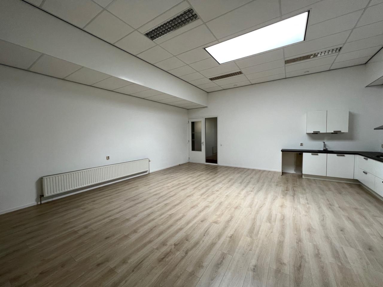 TE HUUR 65m2 kantoor/bedrijfs ruimte in Goes