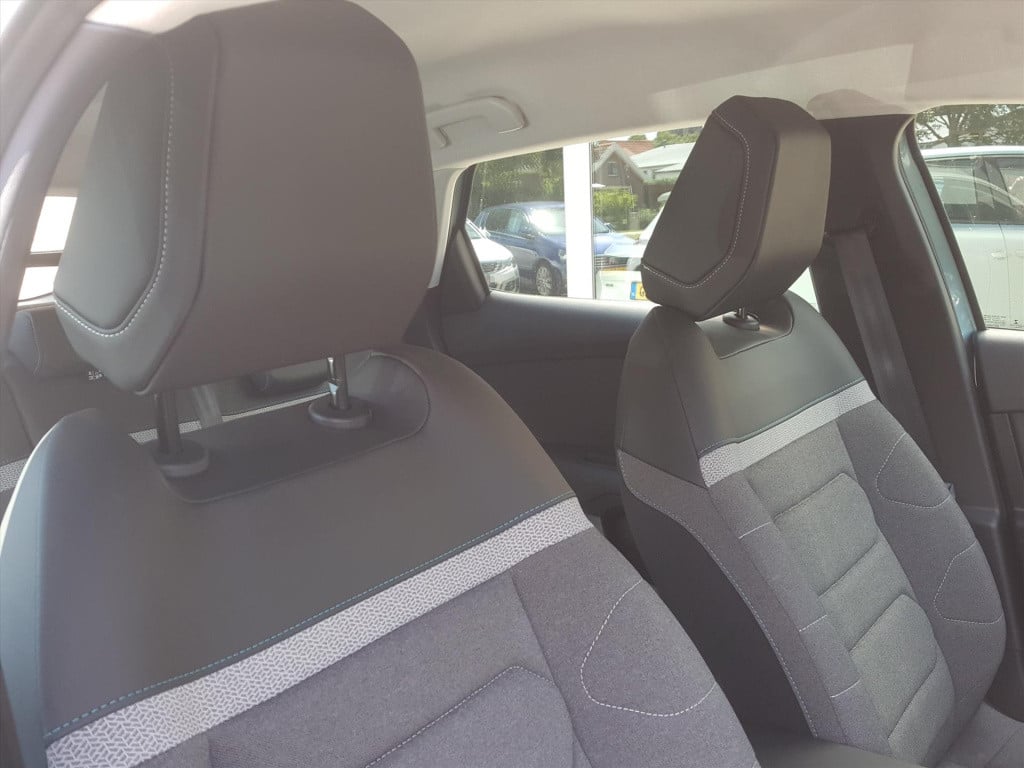 Citroen Ë-c4 feel pack 50kwh 136pk 3-fase navigatie | trekhaak | apple carp