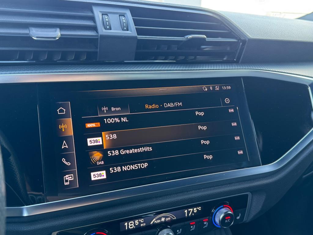 Audi Q3 35 tfsi 3x s line * matrix led * keyless * stoelverwarming