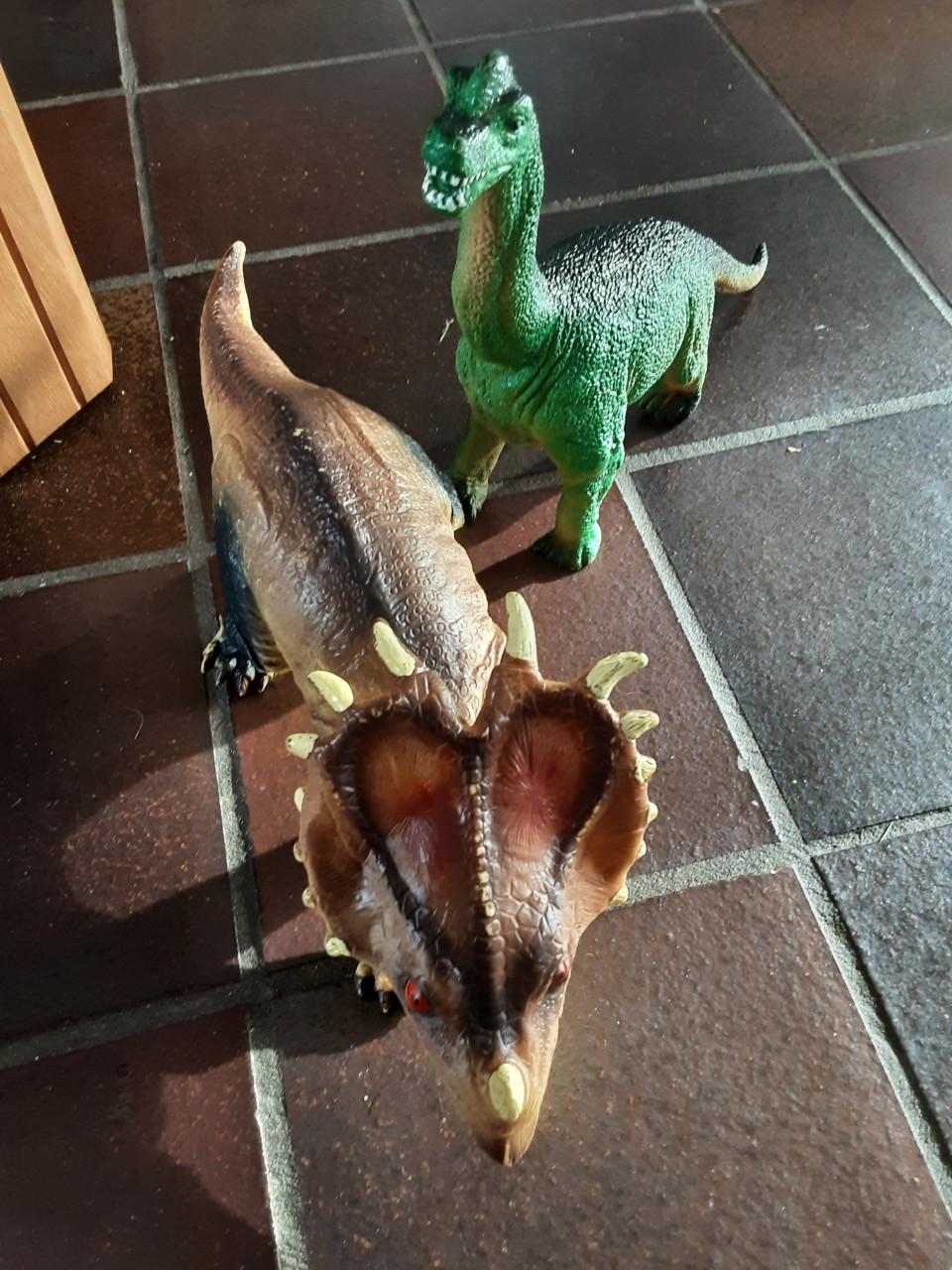 2 dino's