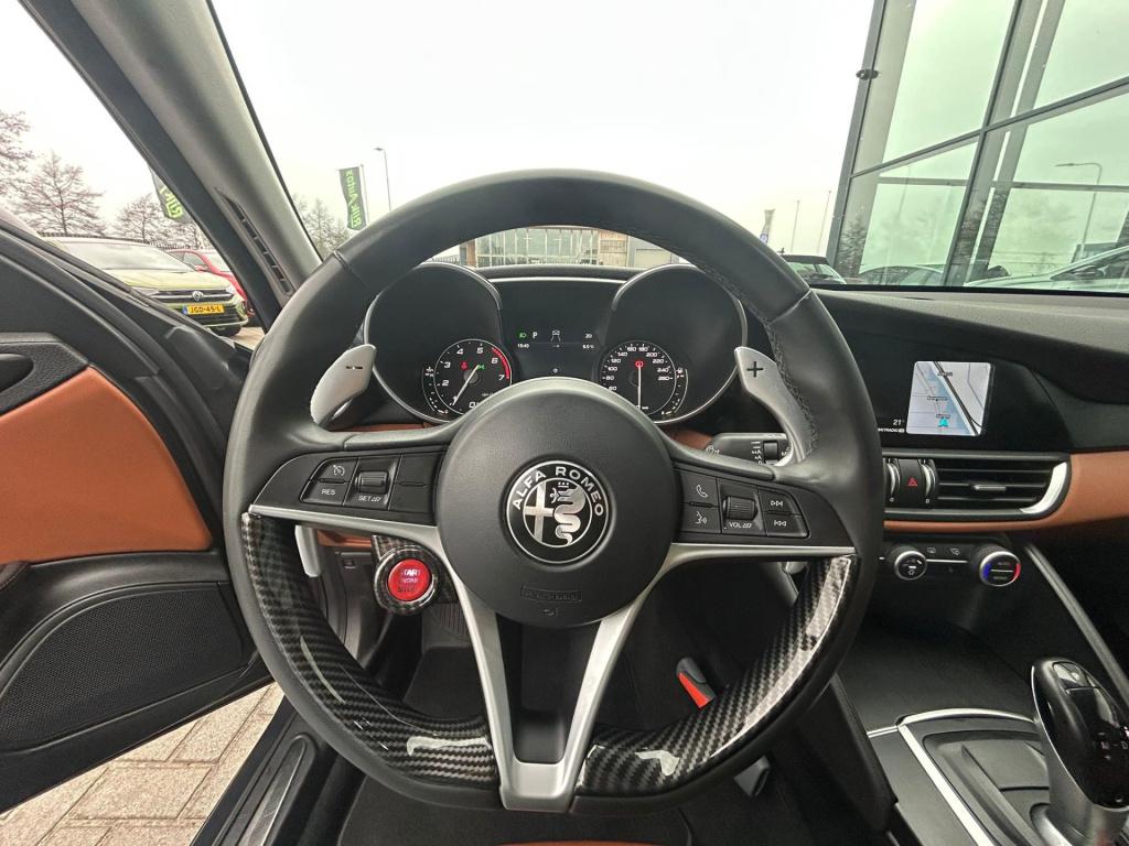 Alfa Romeo Giulia 2.0t * veloce pakket * stoel + stuur verwarming * leder