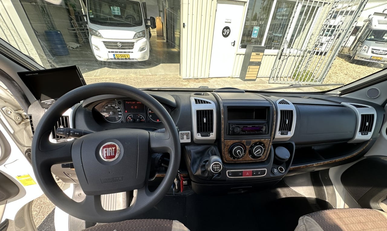 Ruime Laika Kreos 3012 – Half Integraal met Queensbed | Slechts 53.434 km