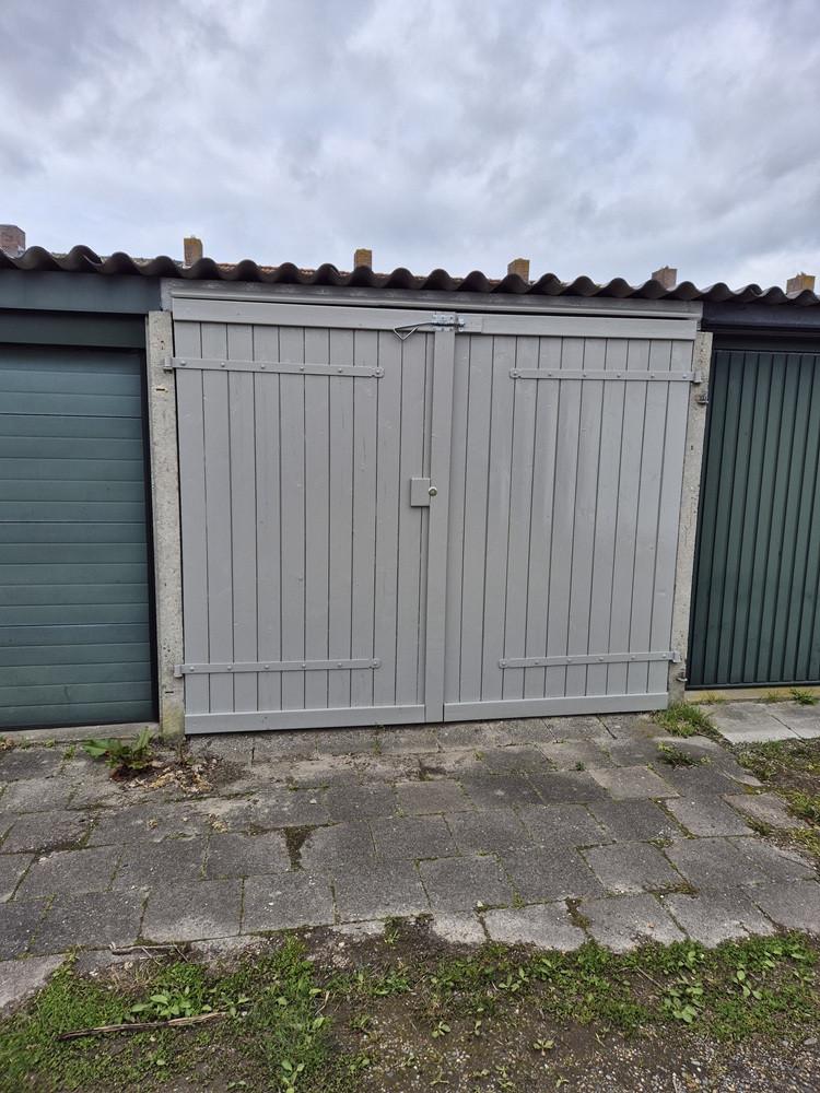 Zes Garageboxen te koop in Oost-Souburg