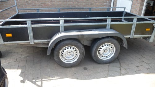 TE KOOP GEREMDE TANDEMASSER MERK SARIS met kenteken