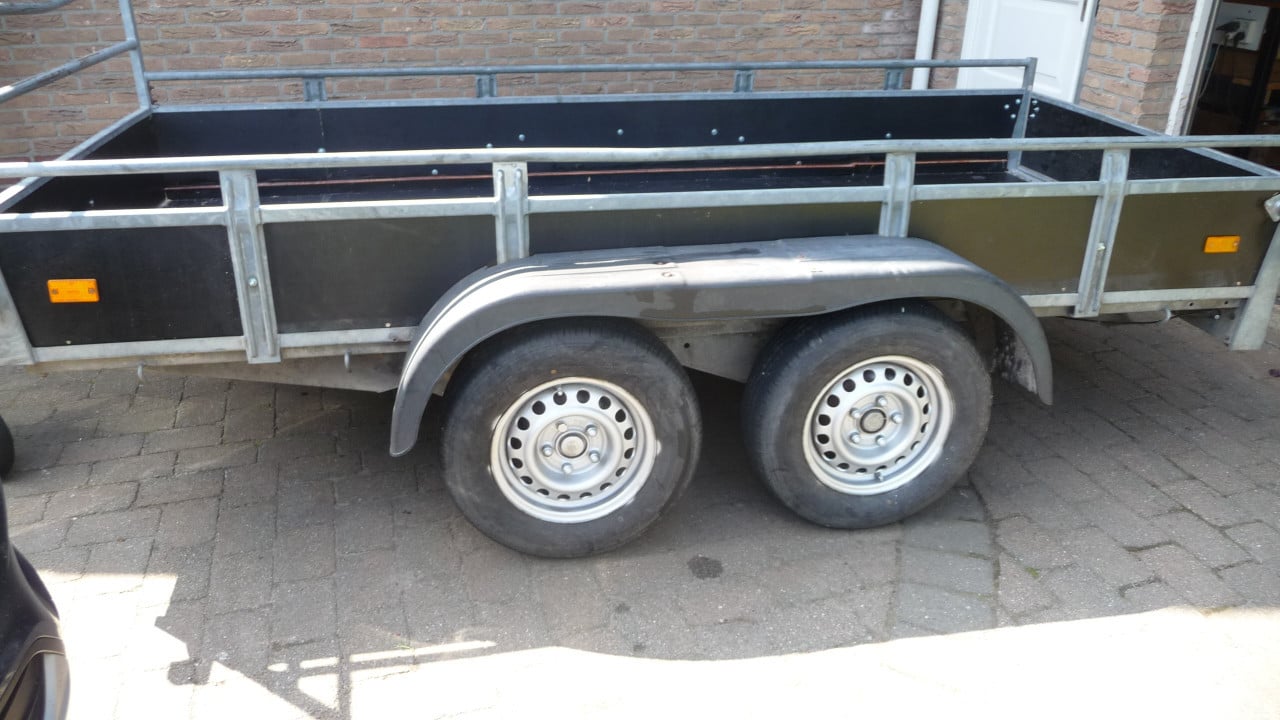 TE KOOP GEREMDE TANDEMASSER MERK SARIS met kenteken