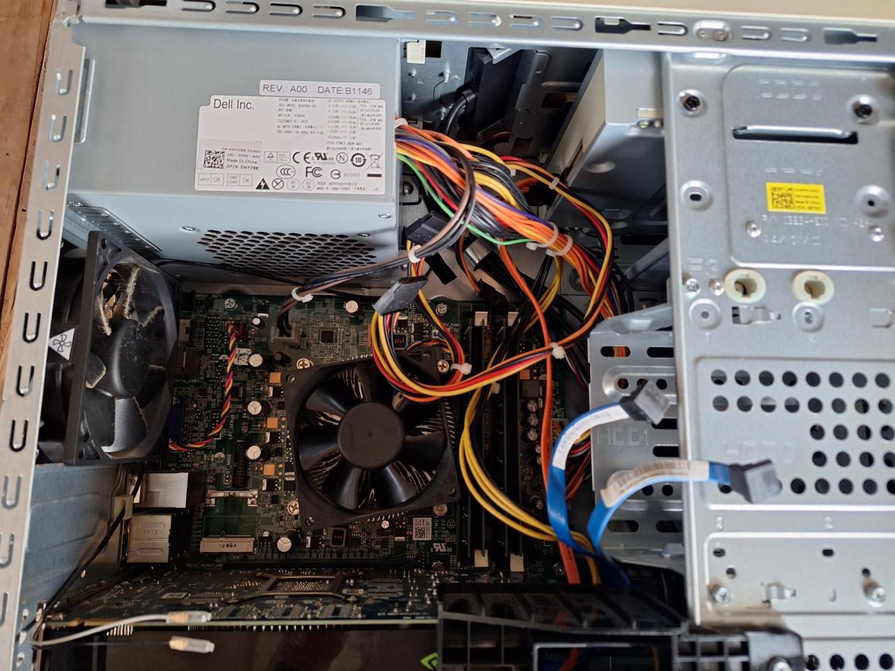 Gratis ruime PC kast zonder harde schijf