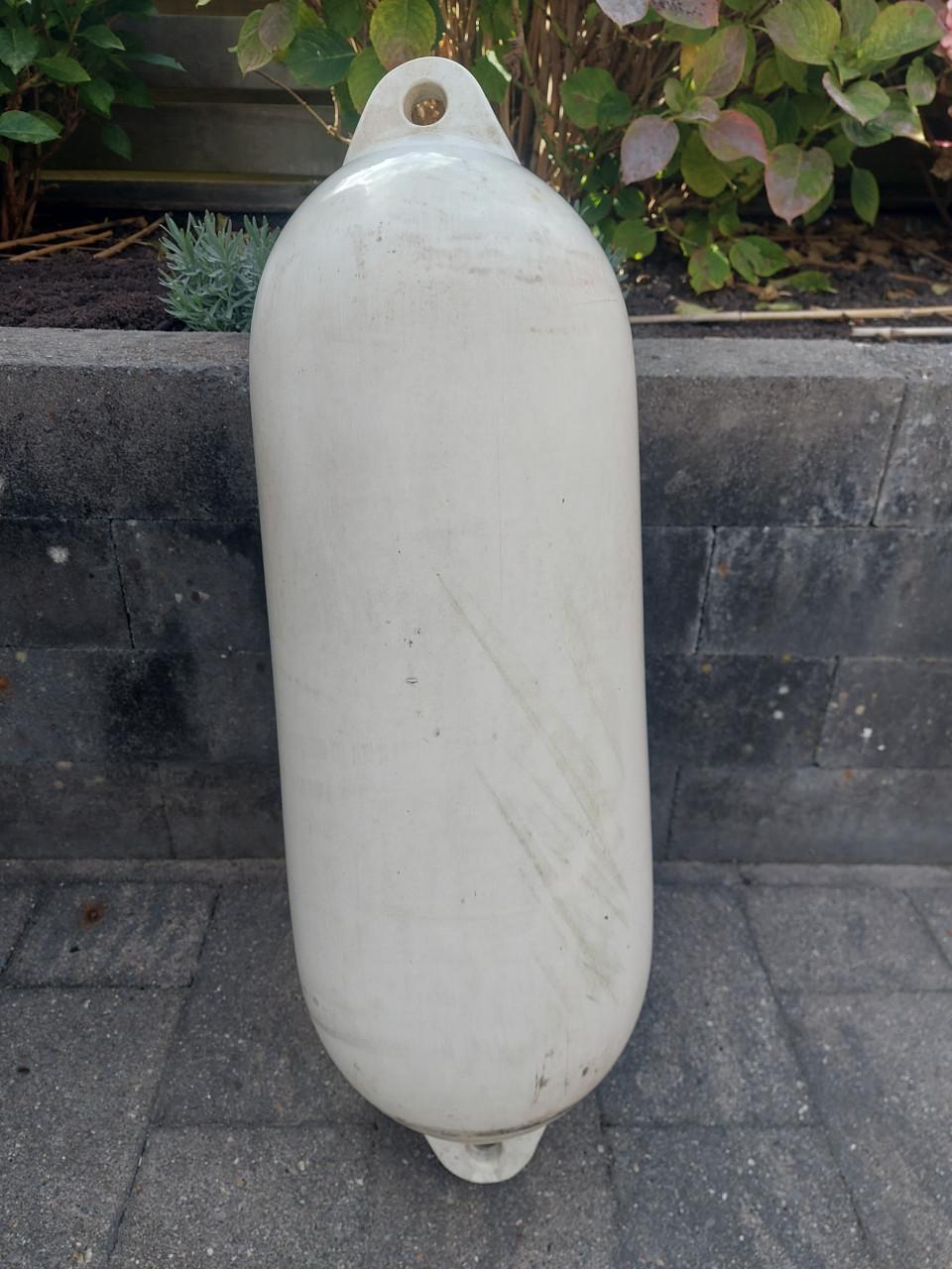 Twee Maioni stootwillen / Fenders te koop.