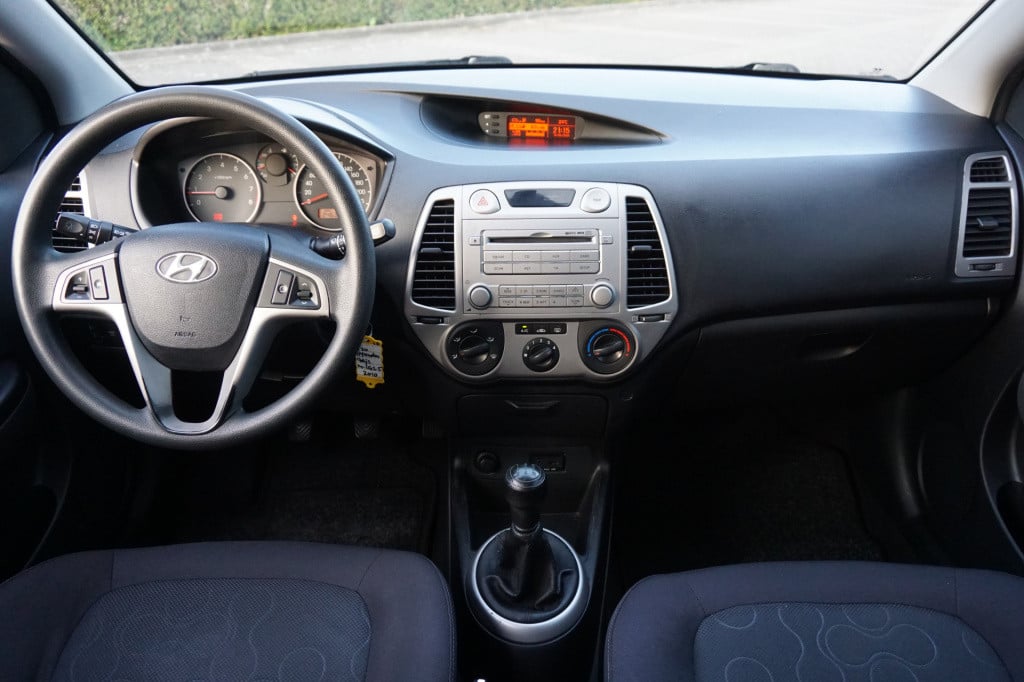 Hyundai I 20 1.2i dynamicversion airco / elektr. ramen / parkeers. / nap