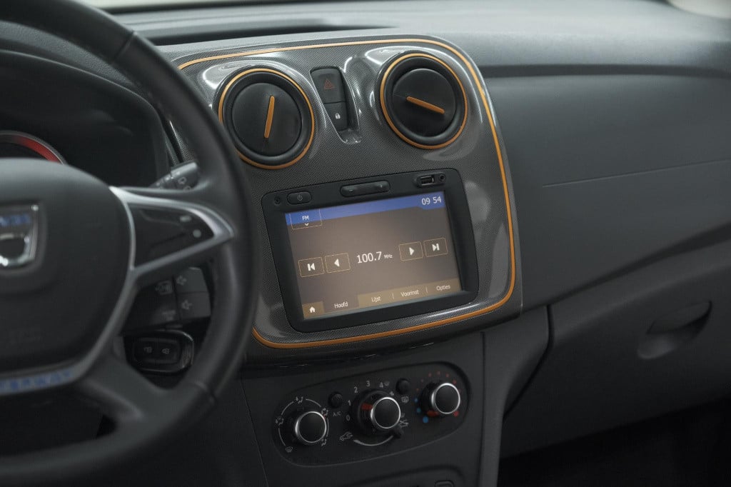 Dacia Sandero Stepway tce 90 sl | camera | navigatie | parkeersensoren | cr