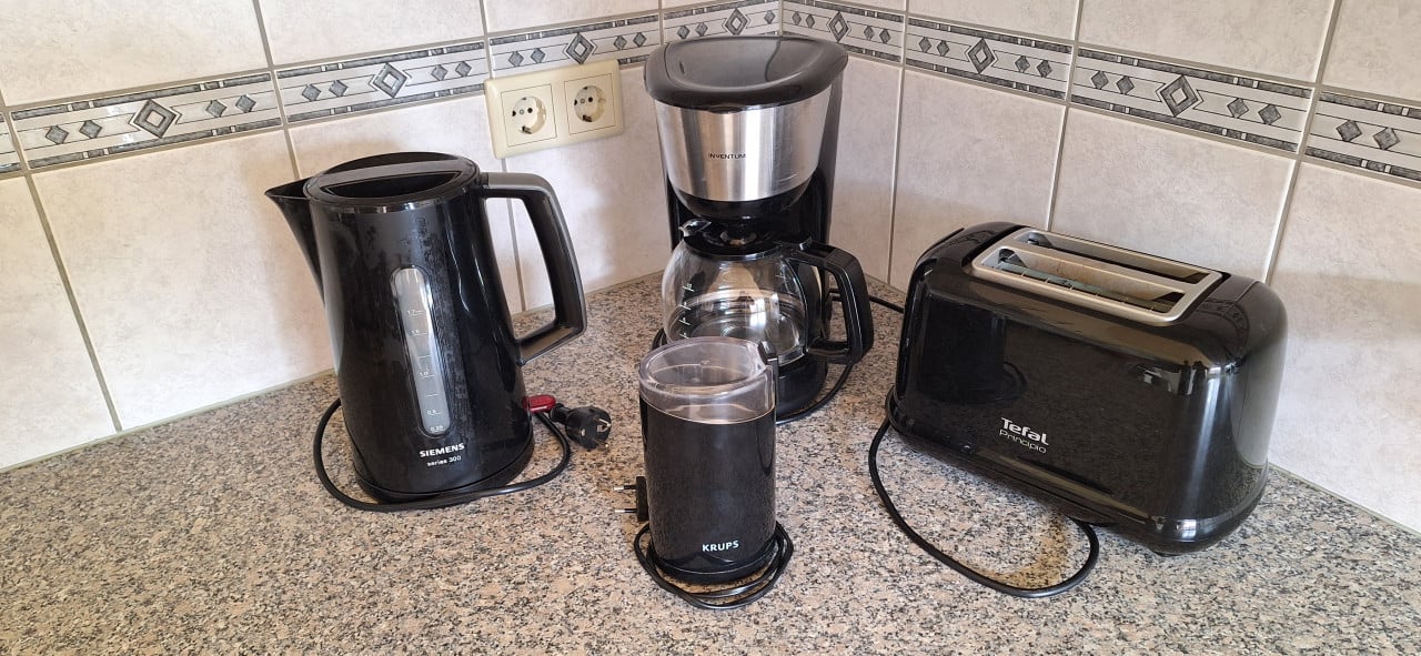 Koffiezetapparaat, koffiemolen, waterkoker e.d.