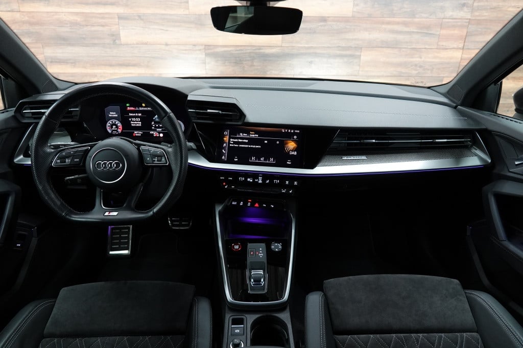 Audi A3 limousine 2.0 tfsi s3 quattro | cruise | matrix | alcantara |