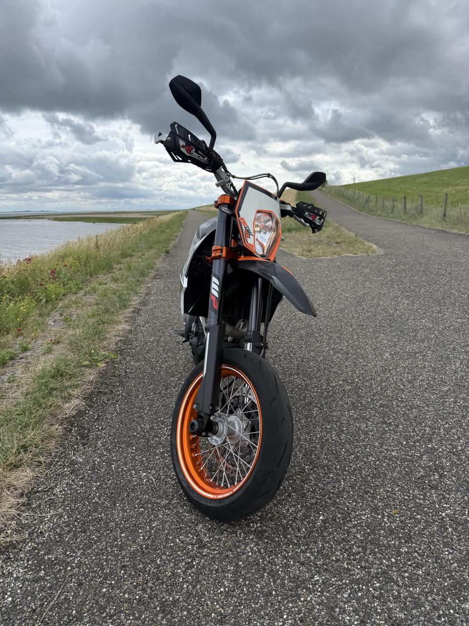 KTM 690 SMC R | 2013 | 23.587 km | Akrapovič | Zeer nette staat