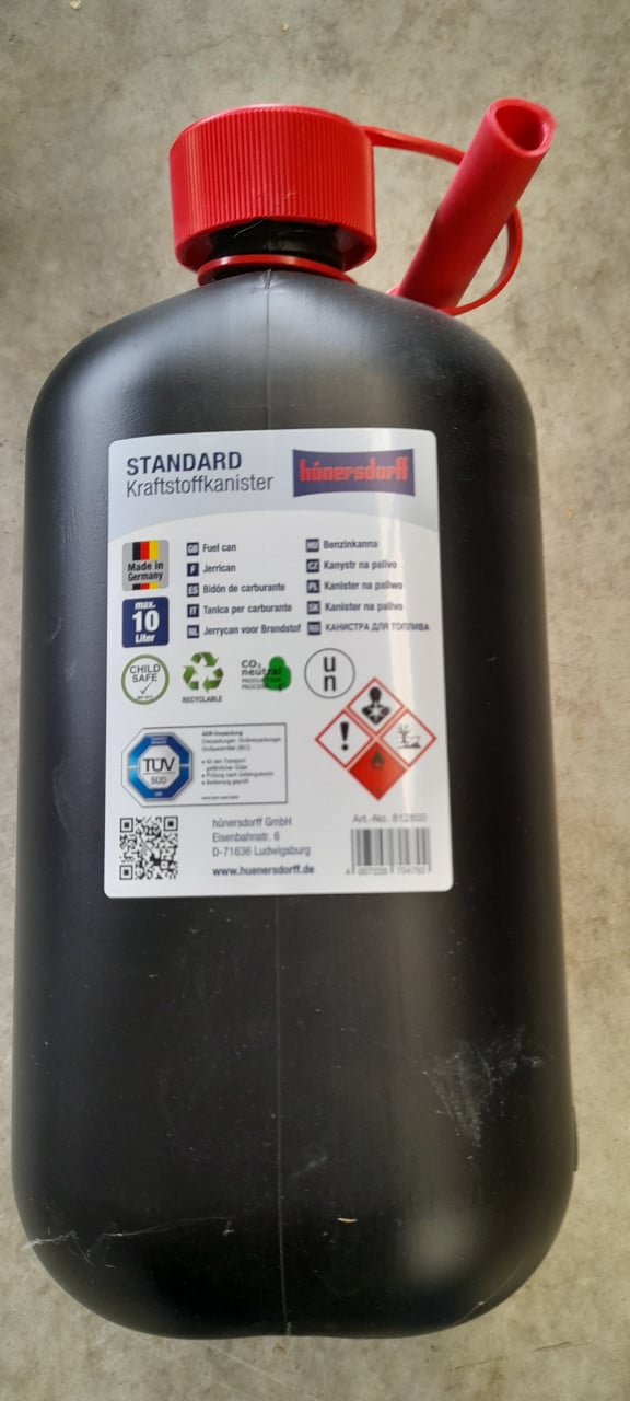 6 nieuwe benzinejerrycans.