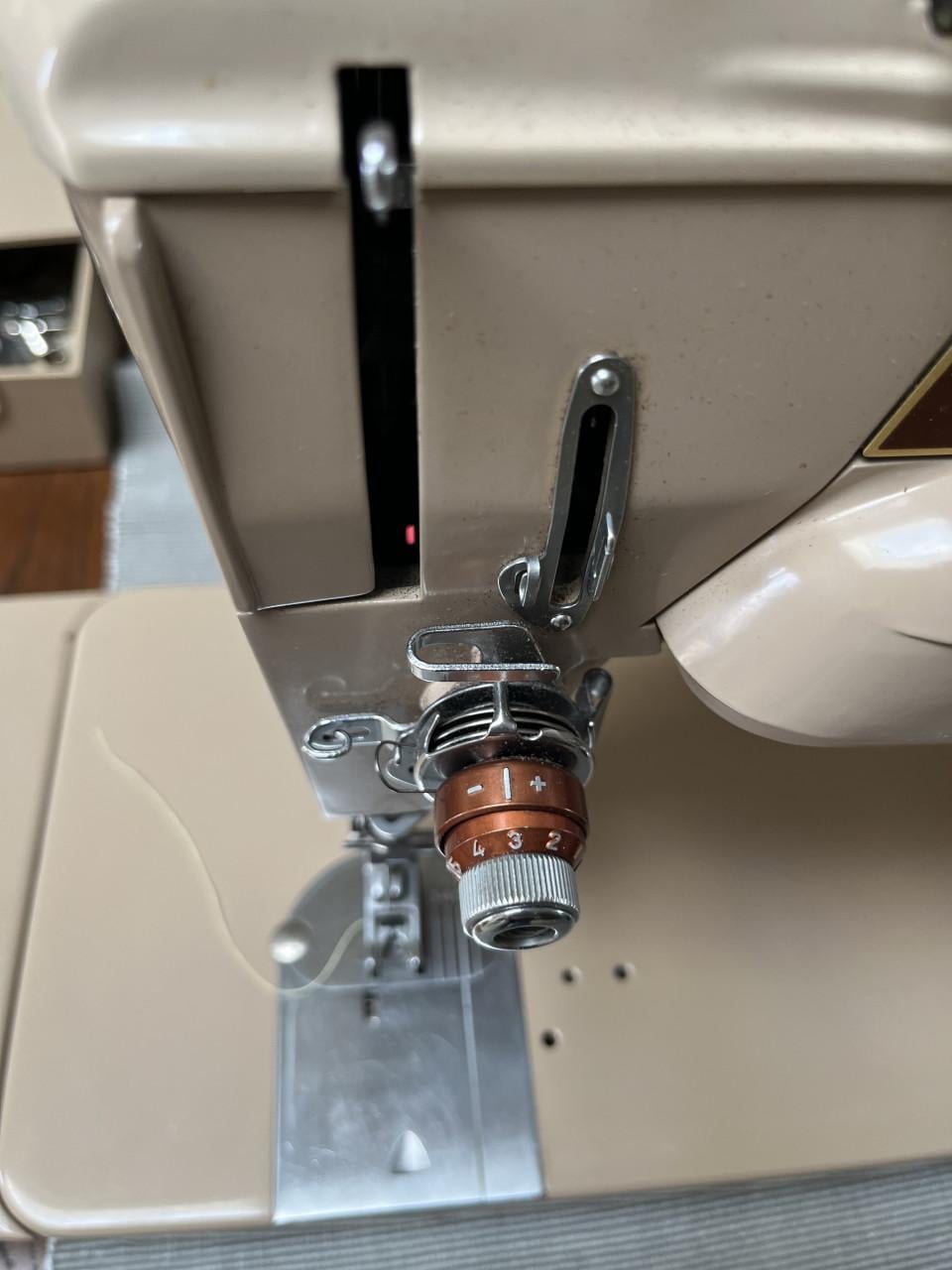 Singer naaimachine oud naar bijna ongebruikt