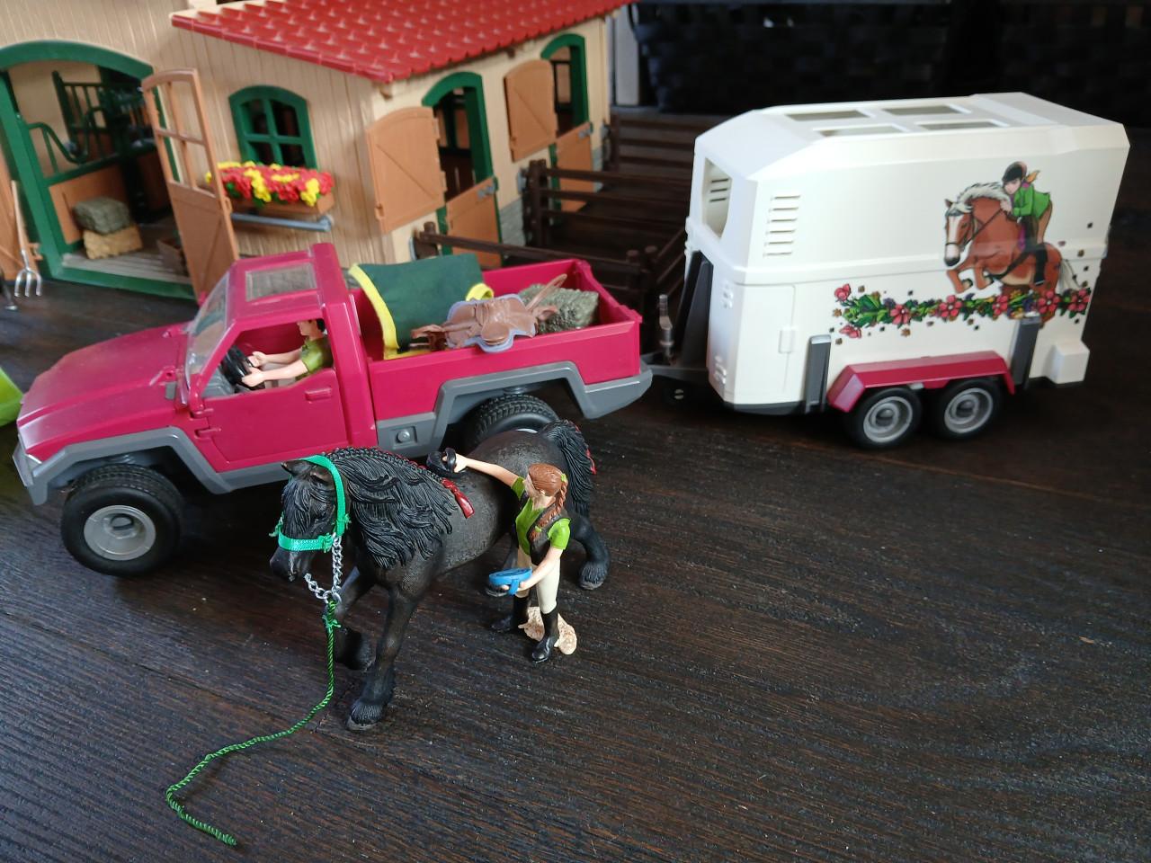 Heel veel Schleich, paarden, manege en meer