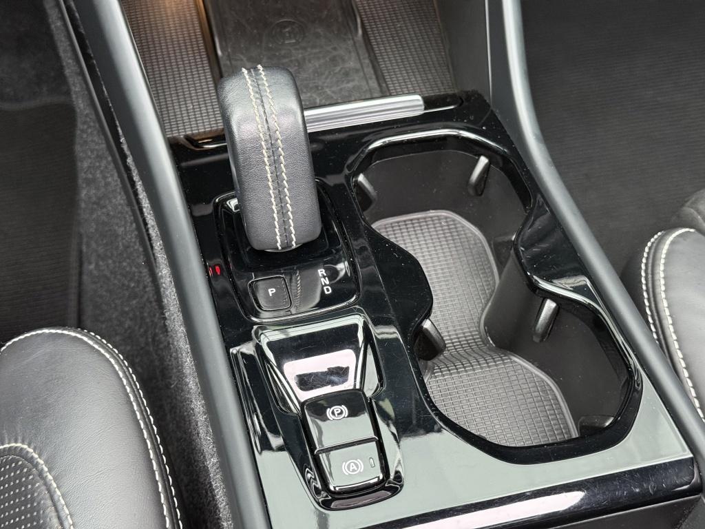 Volvo XC40 t5 262pk recharge r-design| full options! 20''lm