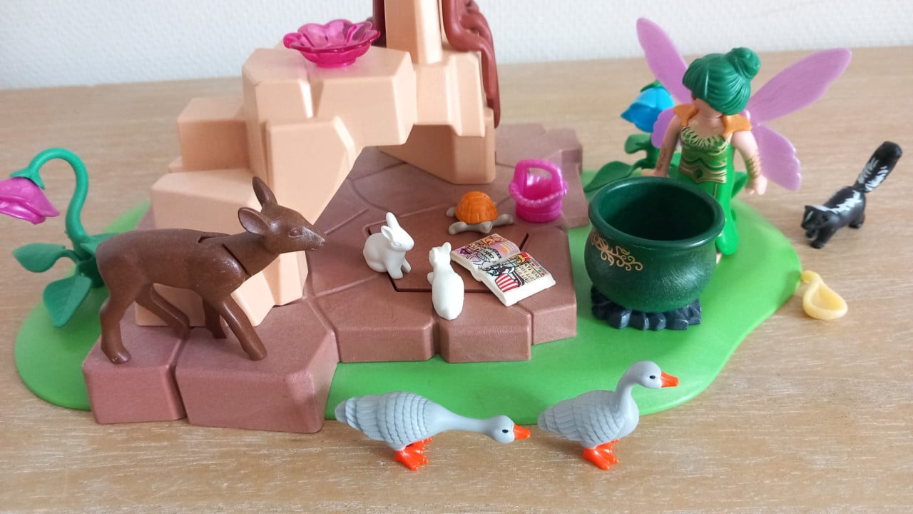 Playmobil fee met hertje, stinkdier, ganzen bij kookpot set5447