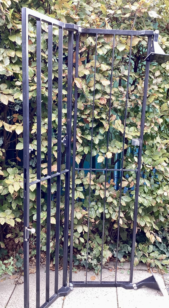 Zeer degelijk hekwerk / tuinpoort