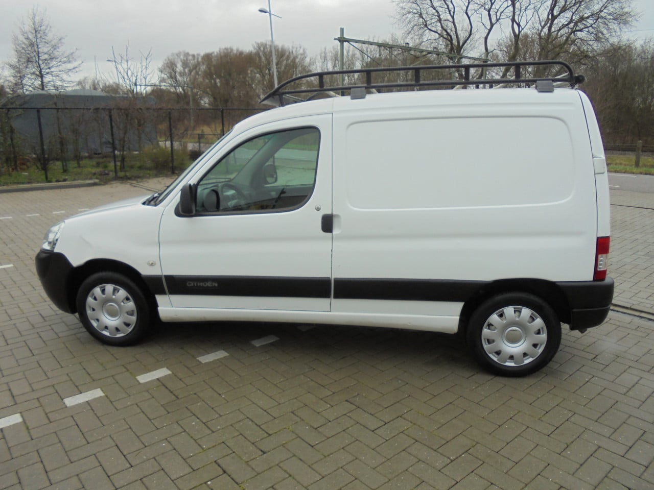 Berlingo 1.4i grijskenten benzine ZO MEENEEM AUTO ,AUTO BOUWD DRUK OP