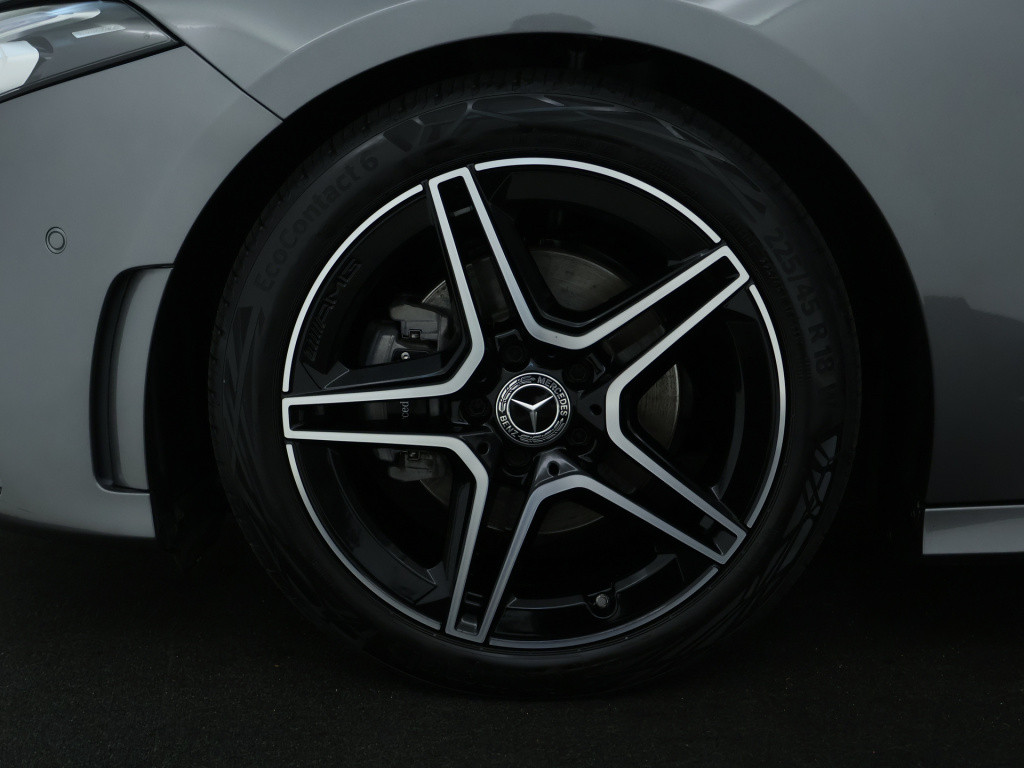 Mercedes-Benz A-Klasse 180 business solution amg | panoramadak | sfeerverli