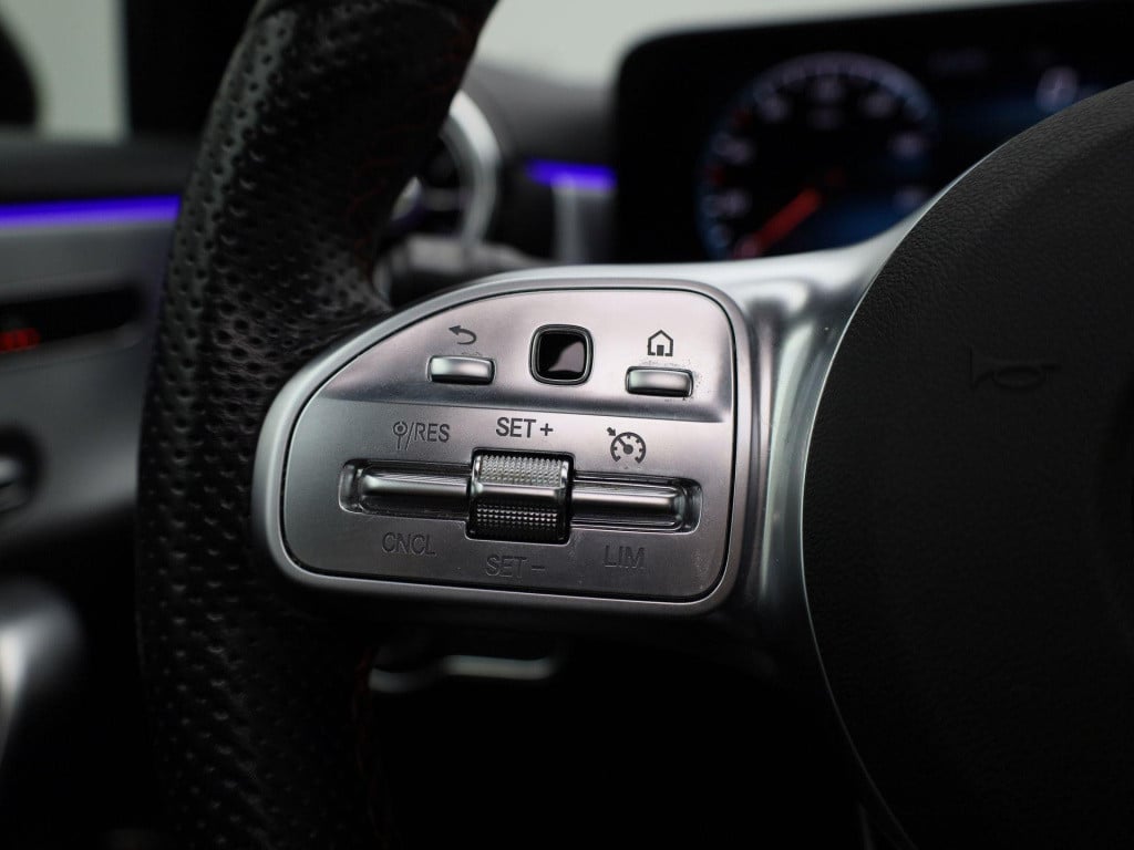 Mercedes-Benz A-Klasse 180 business solution amg | automaat | lmv | panoram