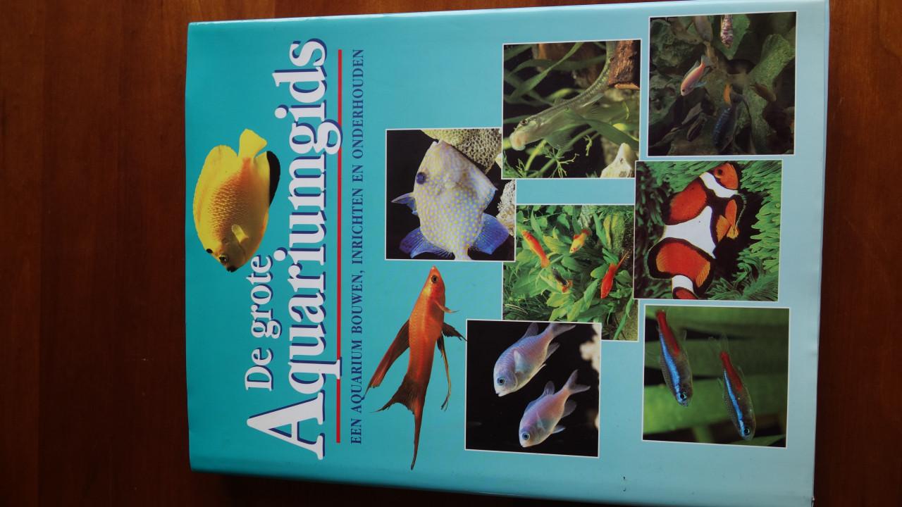 DIVERSE BOEKEN OVER VISSEN