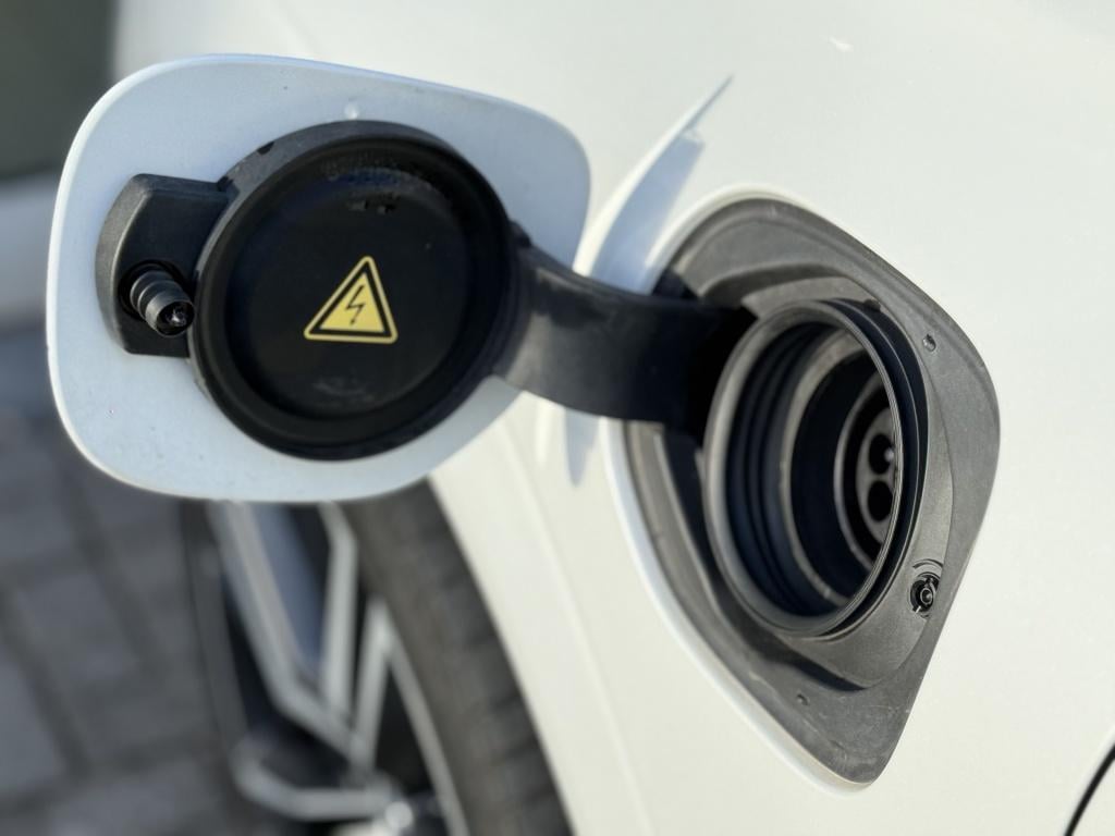 Volvo XC60 t8 390pk recharge r-design| panodak| luchtvering| trekhaak| came