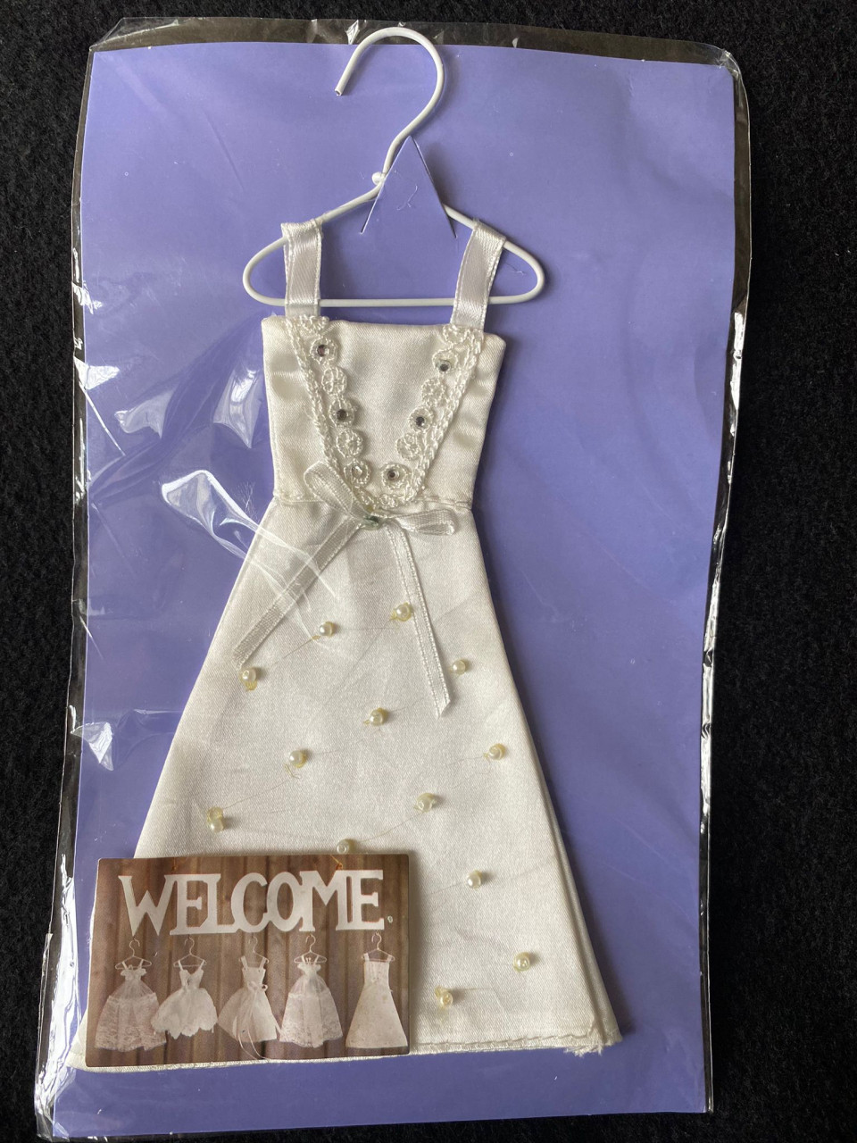 Barbie pop met extra nog een mooie nieuwe jurk