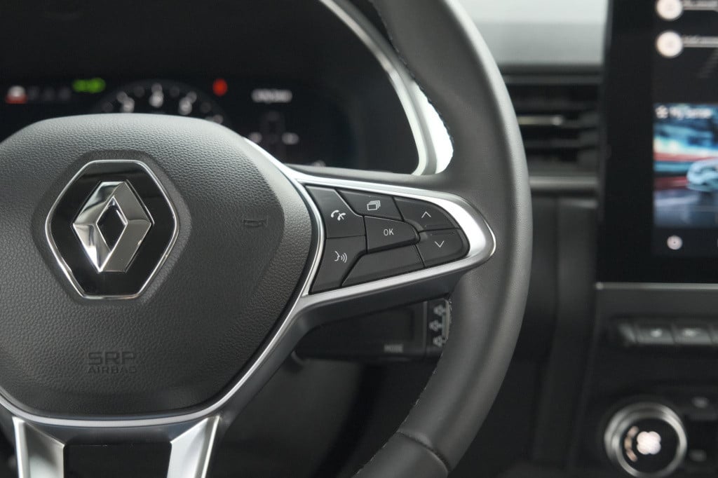 Renault Captur tce 140 edc techno | camera | 9.3 inch groot scherm | stoelv