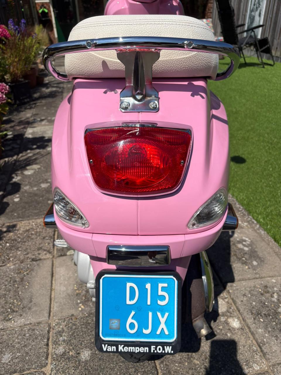 🌸 Vespa LX 50 2-takt – zeldzame roze uitvoering