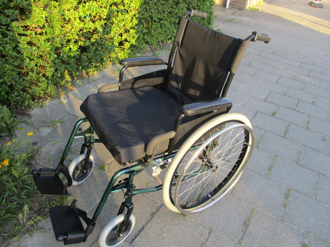 Te koop mooie degelijke  Exel van Os  rolstoel met kussen