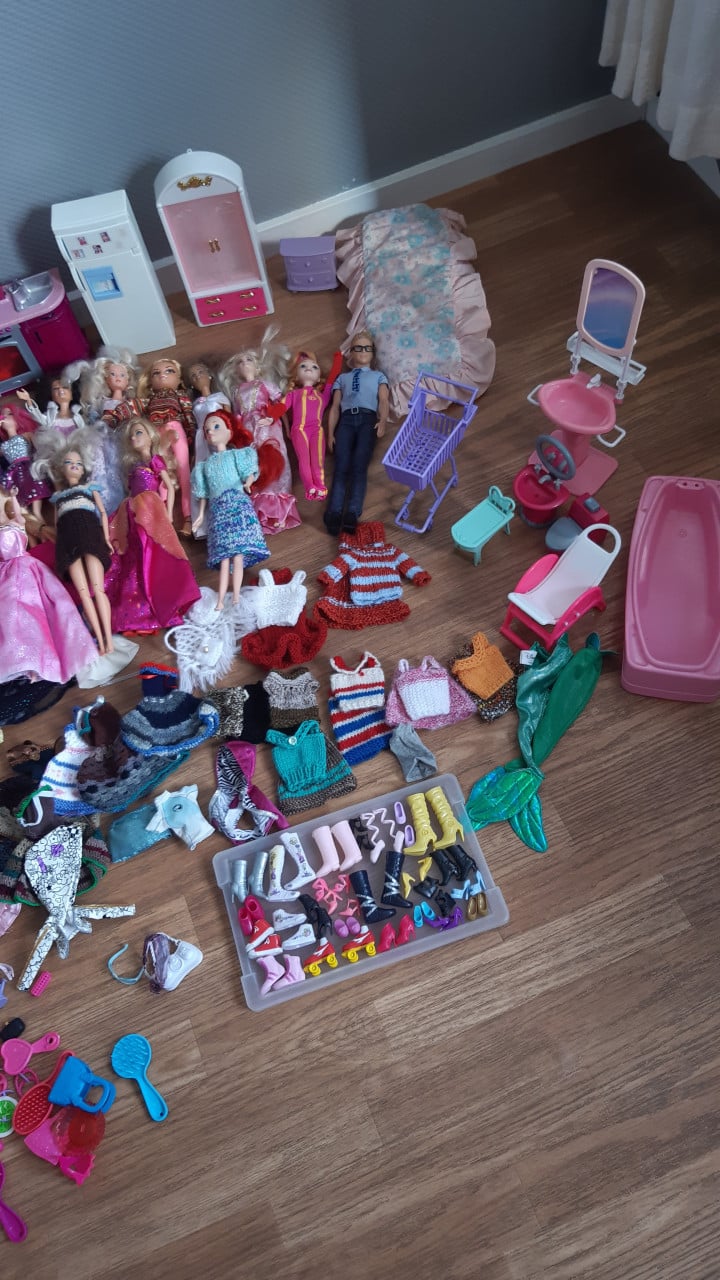 Hele partij barbie's en toebehoren