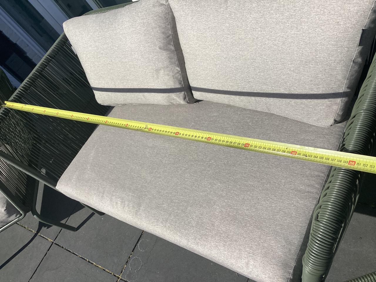 Tuinset met kussens + tafeltje