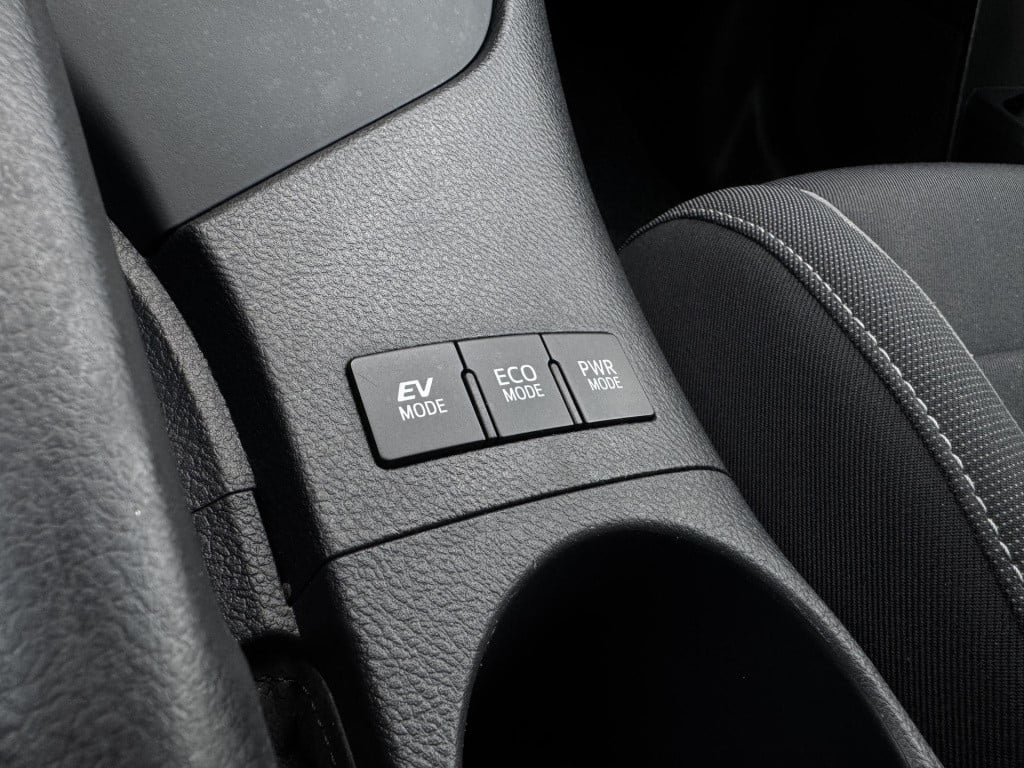 Toyota Auris 1.8 hybrid dynamic | trekhaak | navigatie | camera | keyless e