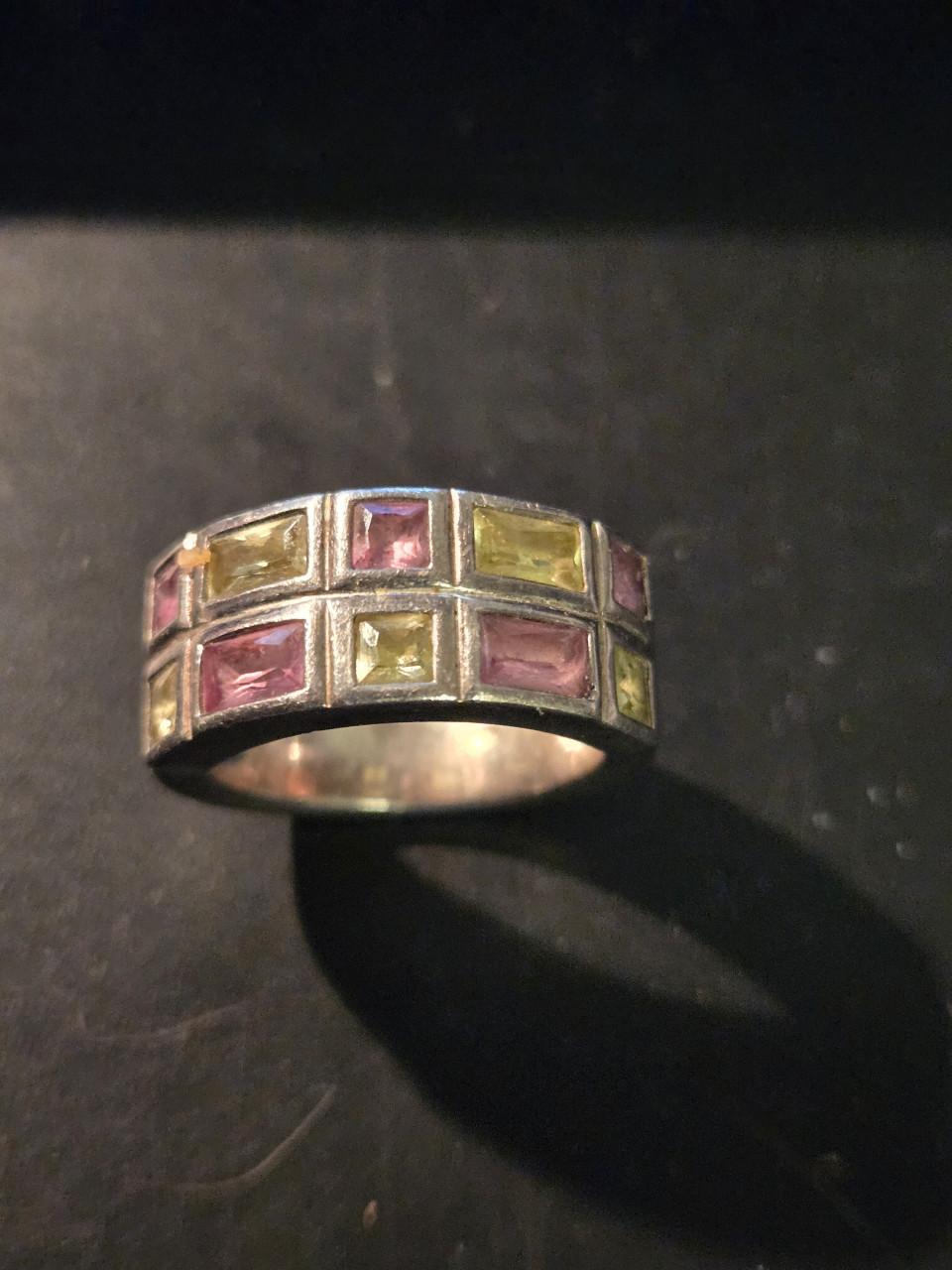 Zilveren ring met ingelegde vierkante, tweekleurige zirkonia ,Maat 17 mm