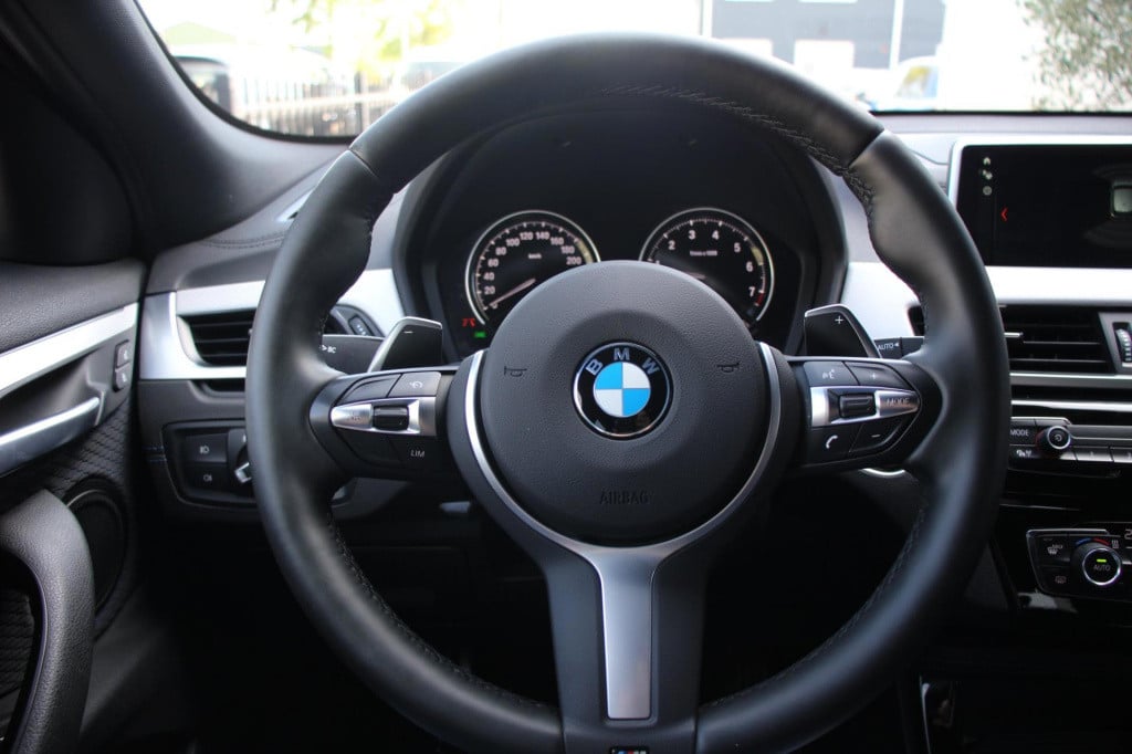 BMW X2 sdrive20i m-sport automaat - led - elek kofferklep - trekhaak - head