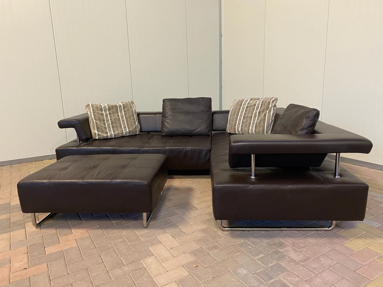 GRATIS LEVERING HEEL NL Montel Bruin Leer Hoekbank met Poef