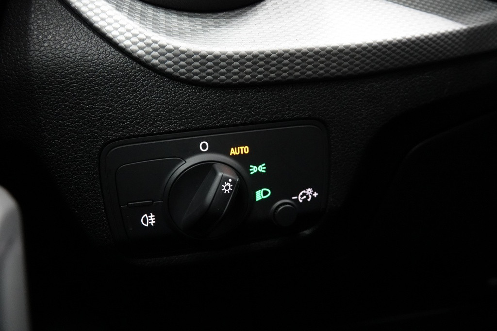 Audi Q2 1.5 tfsi | led | pdc | stoelverw. | airco |
