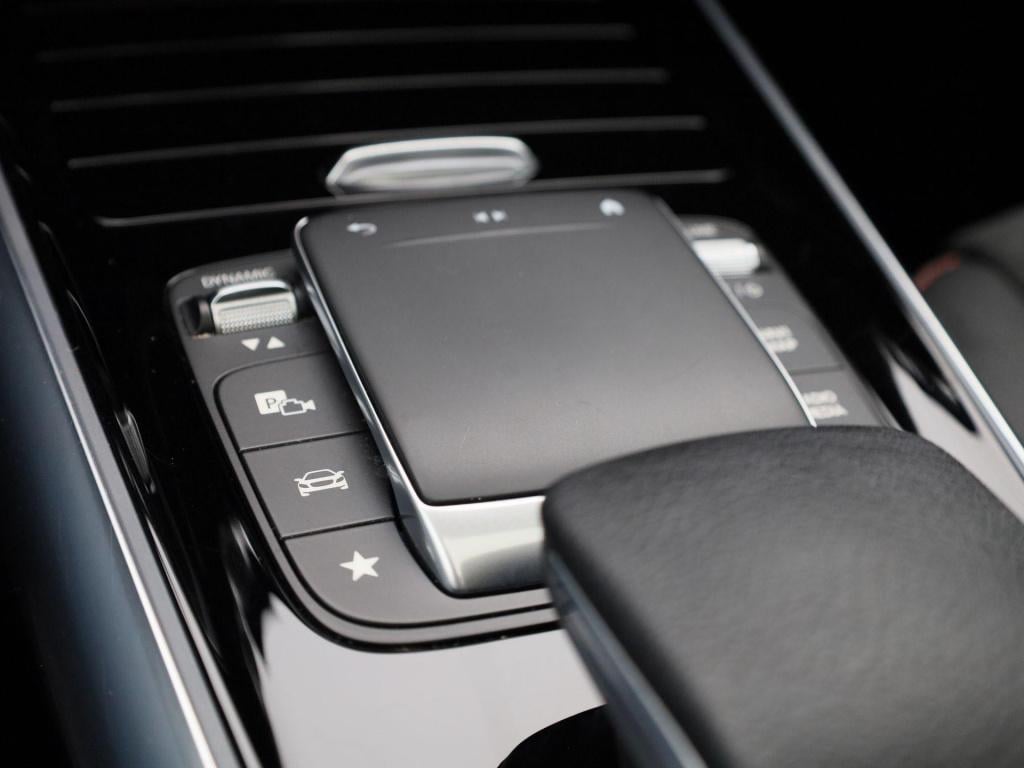 Mercedes-Benz Gla-klasse 250 e amg line premium plus | automaat | panorama 